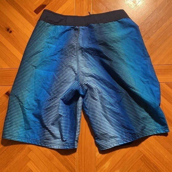 Mens Nike Navy Blue & Blue Horizontal Striped Swim Trunks in Size 32 [EXCELLENT] - Picture 2 of 5